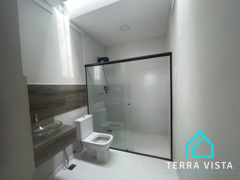  - Casa de 4 quartos no  condomínio Ouroville em Taubaté