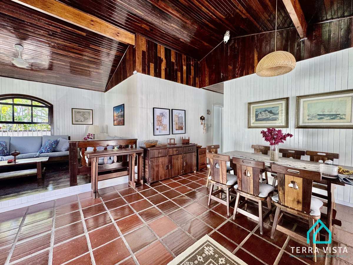 Casa à venda com 3 quartos, 150m² - Enseada,Ubatuba