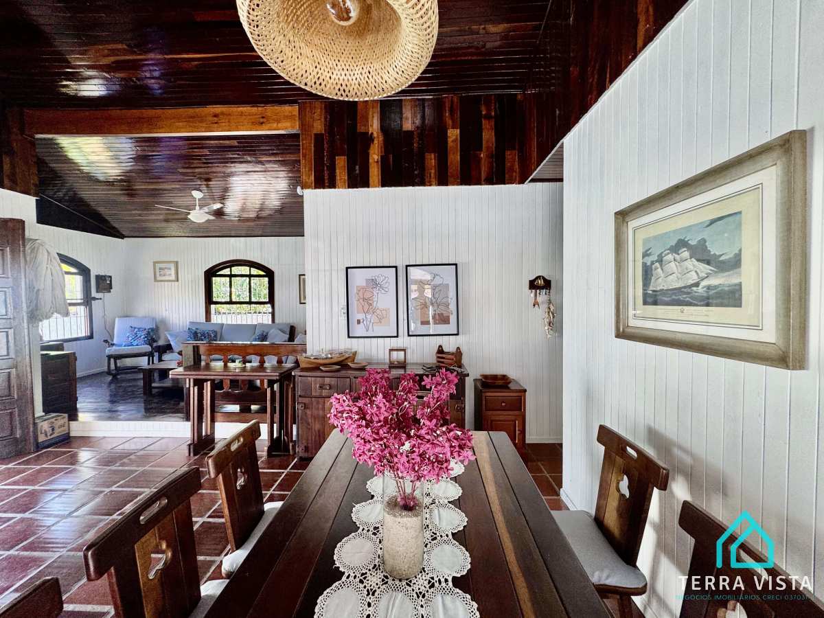  - Casa térrea com 3 dormitórios a venda a 80 metros da Praia da Enseada Ubatuba SP