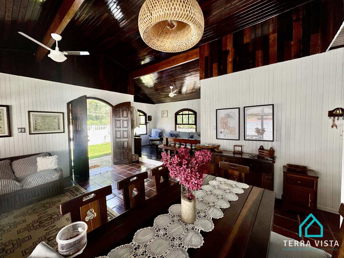 Casa à venda com 3 quartos, 150m² - Enseada,Ubatuba