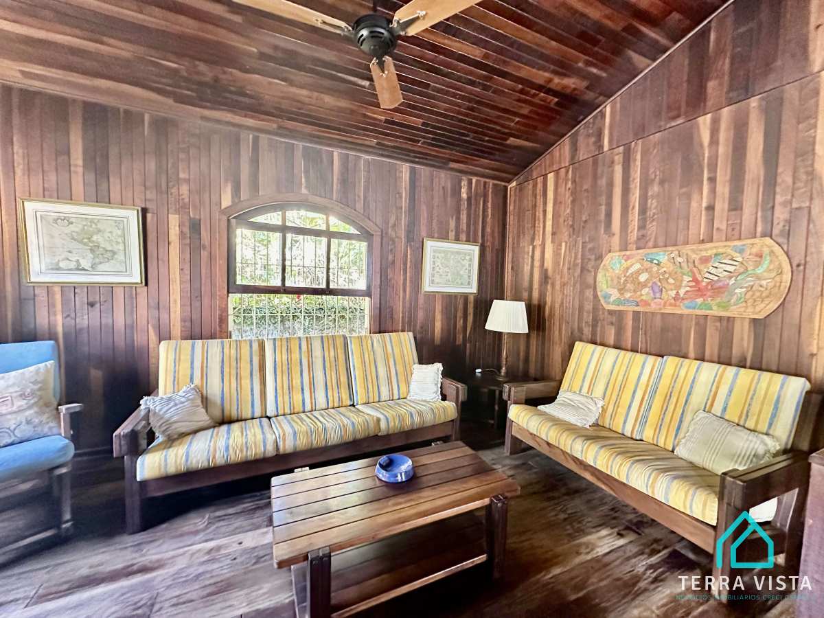  - Oportunidade casa com 3 dormitórios a 100 metros da Praia da Enseada Ubatuba SP